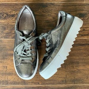 J/SLIDES NYC Crinkle Leather Sneakers sz 10